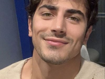 50 of the Best Medium Hairstyles for Men (Gallery + Videos Included) 50 of the Best Medium Hairstyles for Men (Gallery + Videos Included)